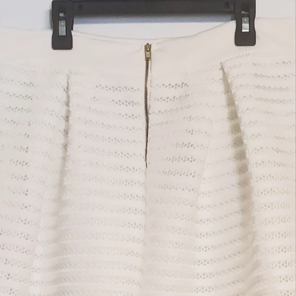 NWT White Hallow Out Pleated Swing Midi Skirt Large - Picture 7 of 7